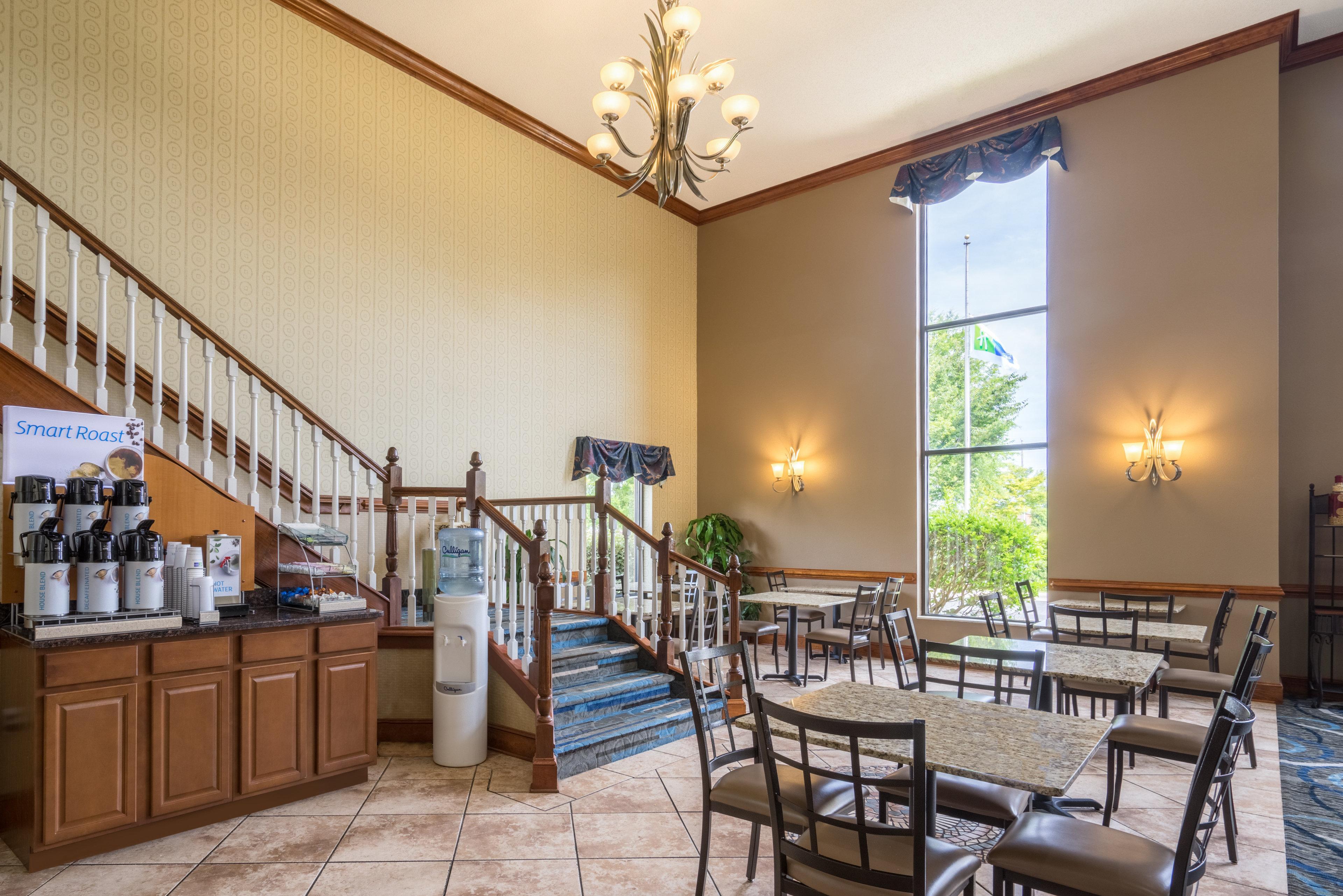 Clarion Pointe New Bern Hotel Екстериор снимка