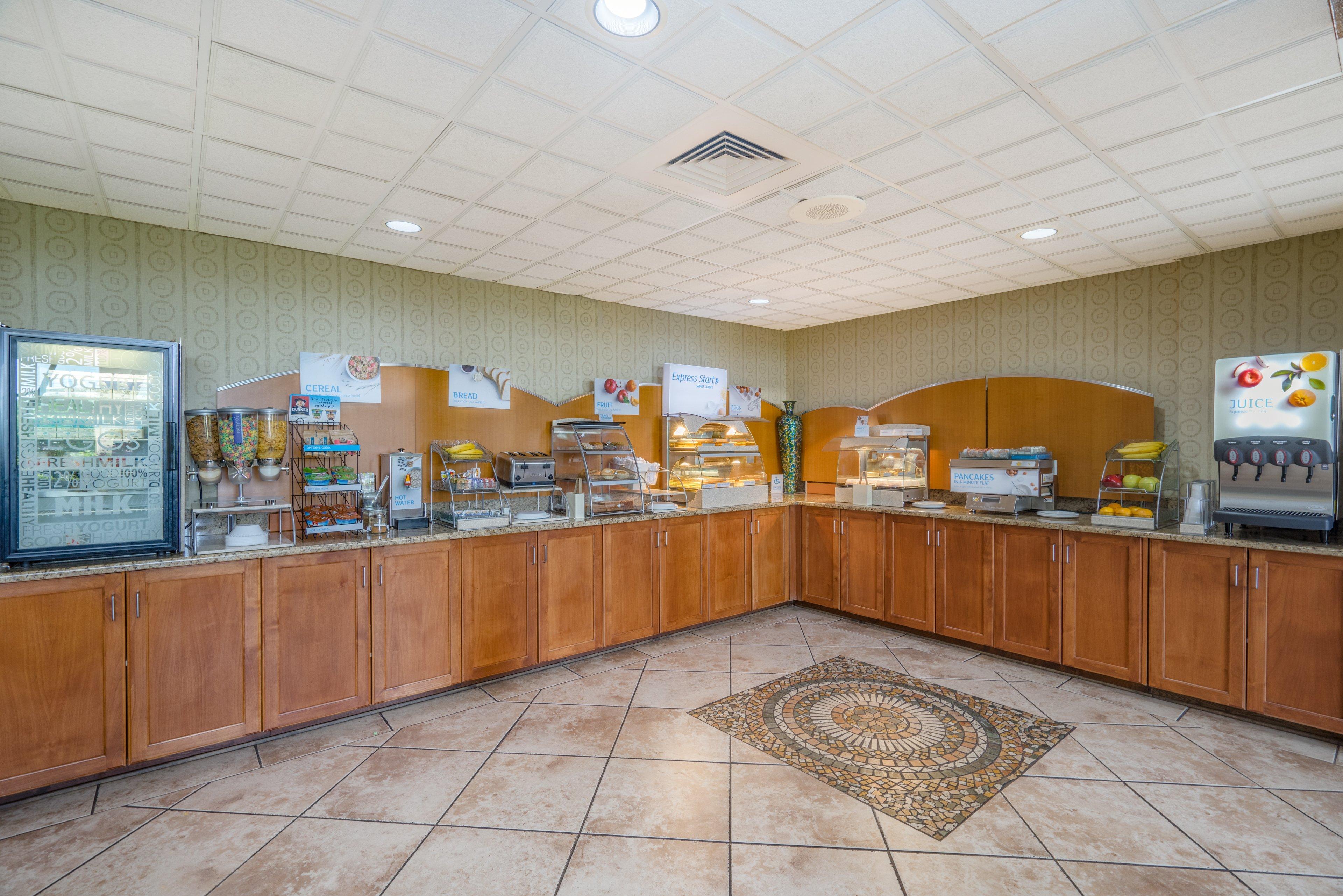 Clarion Pointe New Bern Hotel Екстериор снимка