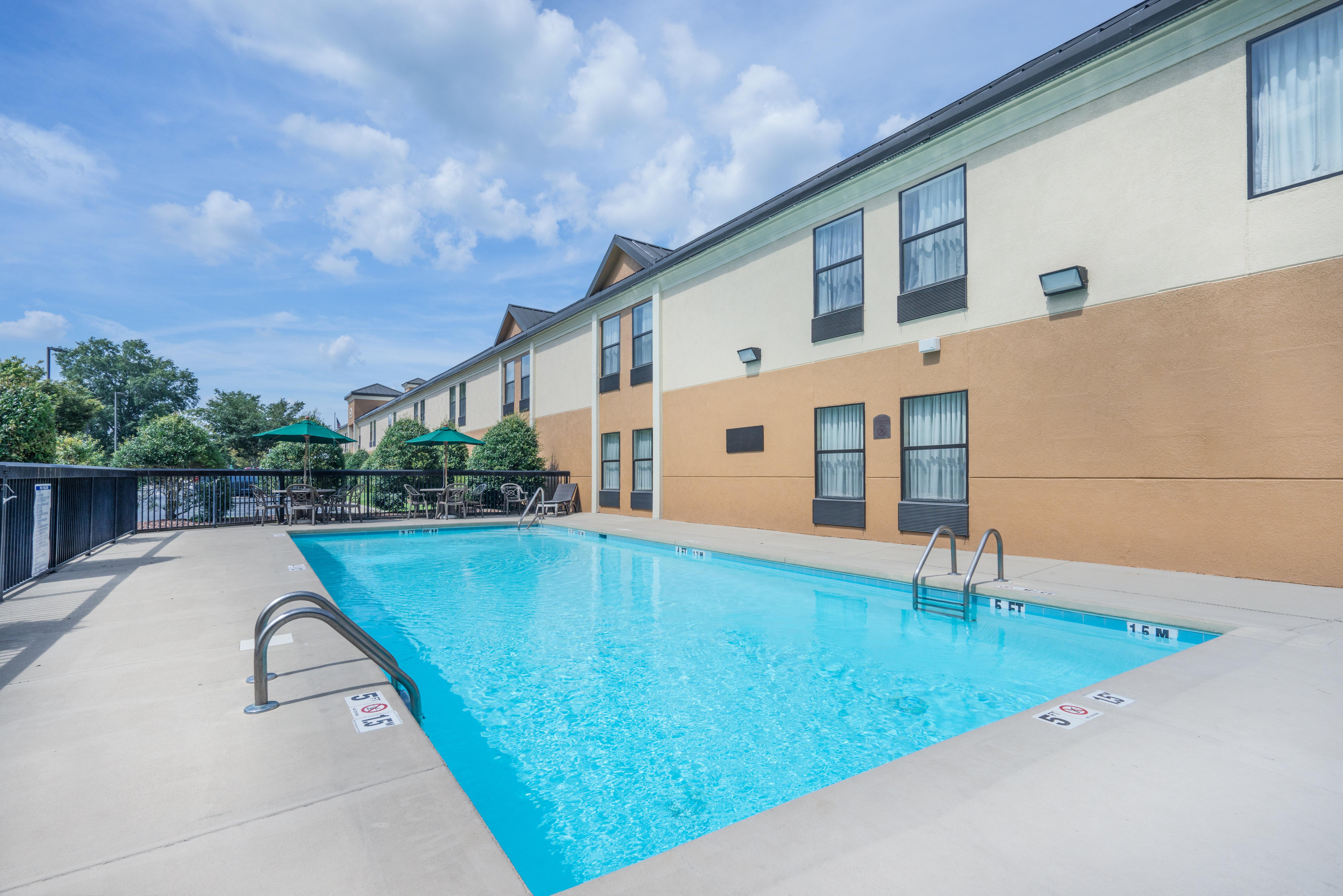 Clarion Pointe New Bern Hotel Екстериор снимка