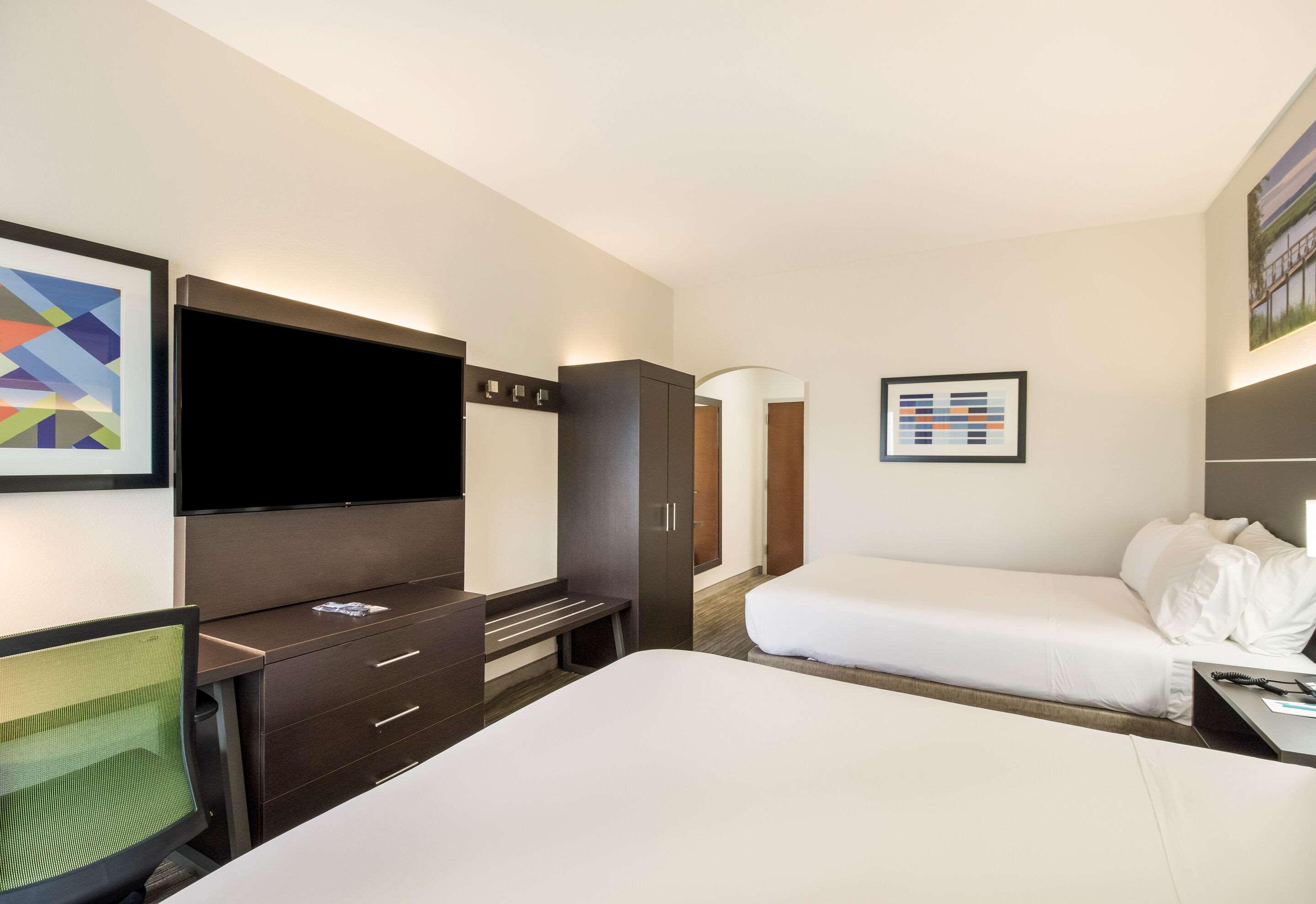 Clarion Pointe New Bern Hotel Екстериор снимка