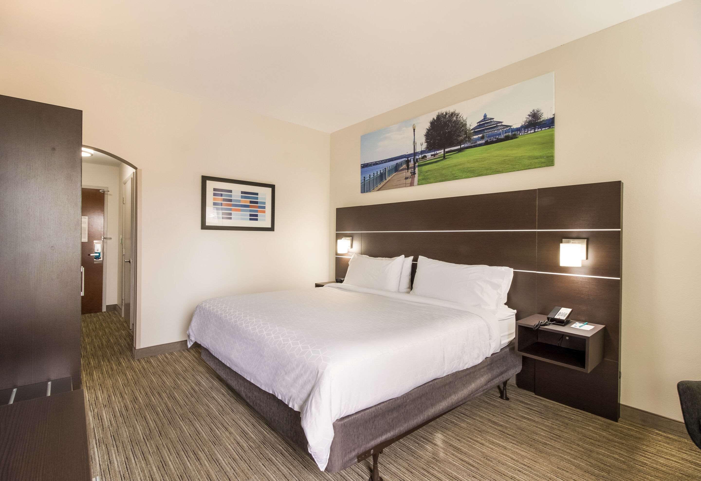 Clarion Pointe New Bern Hotel Екстериор снимка