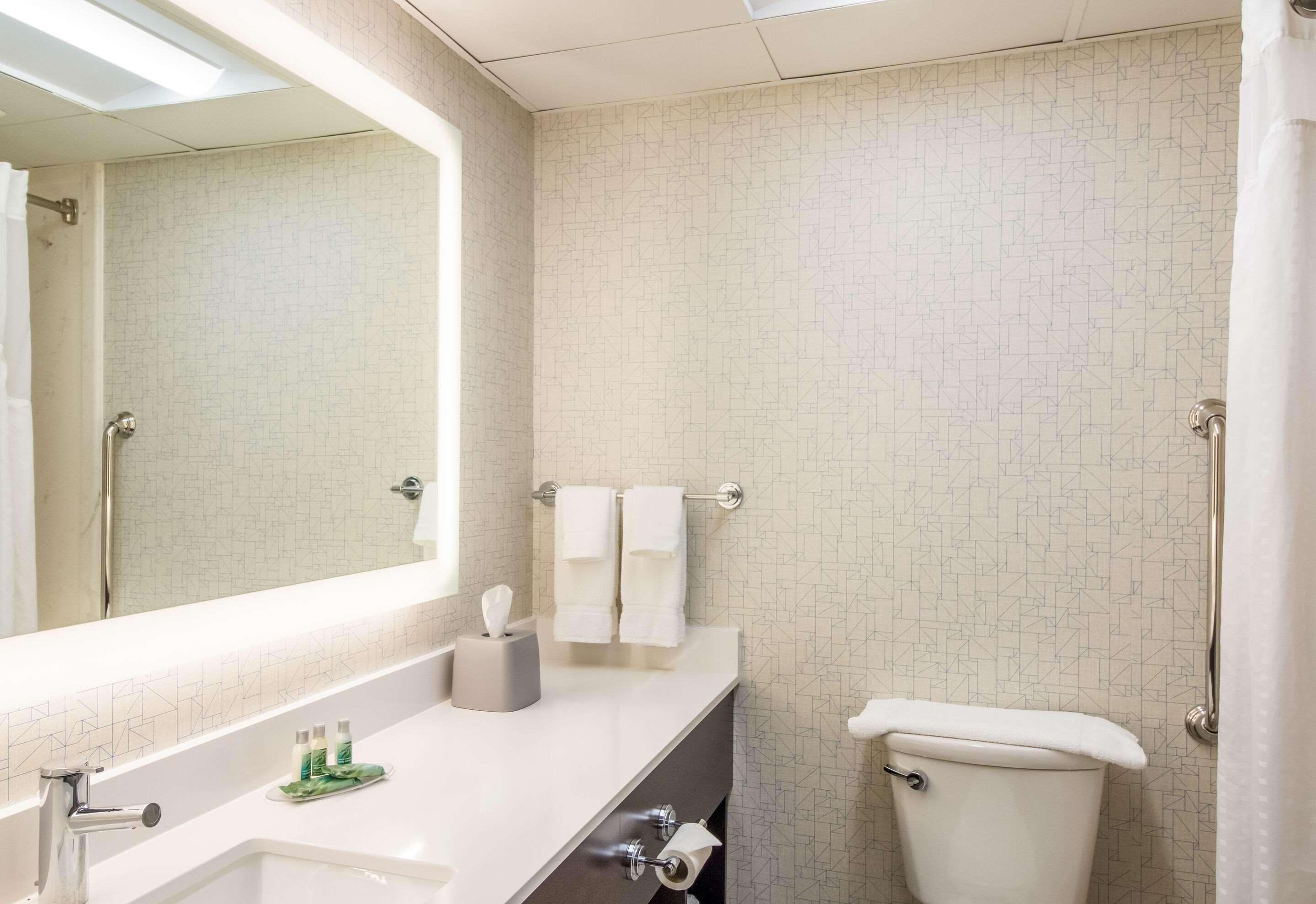 Clarion Pointe New Bern Hotel Екстериор снимка