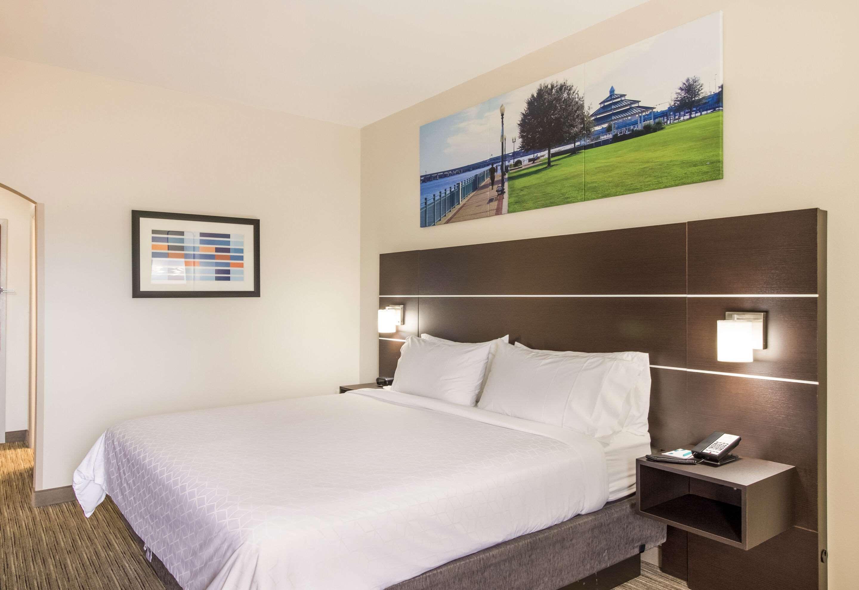Clarion Pointe New Bern Hotel Екстериор снимка