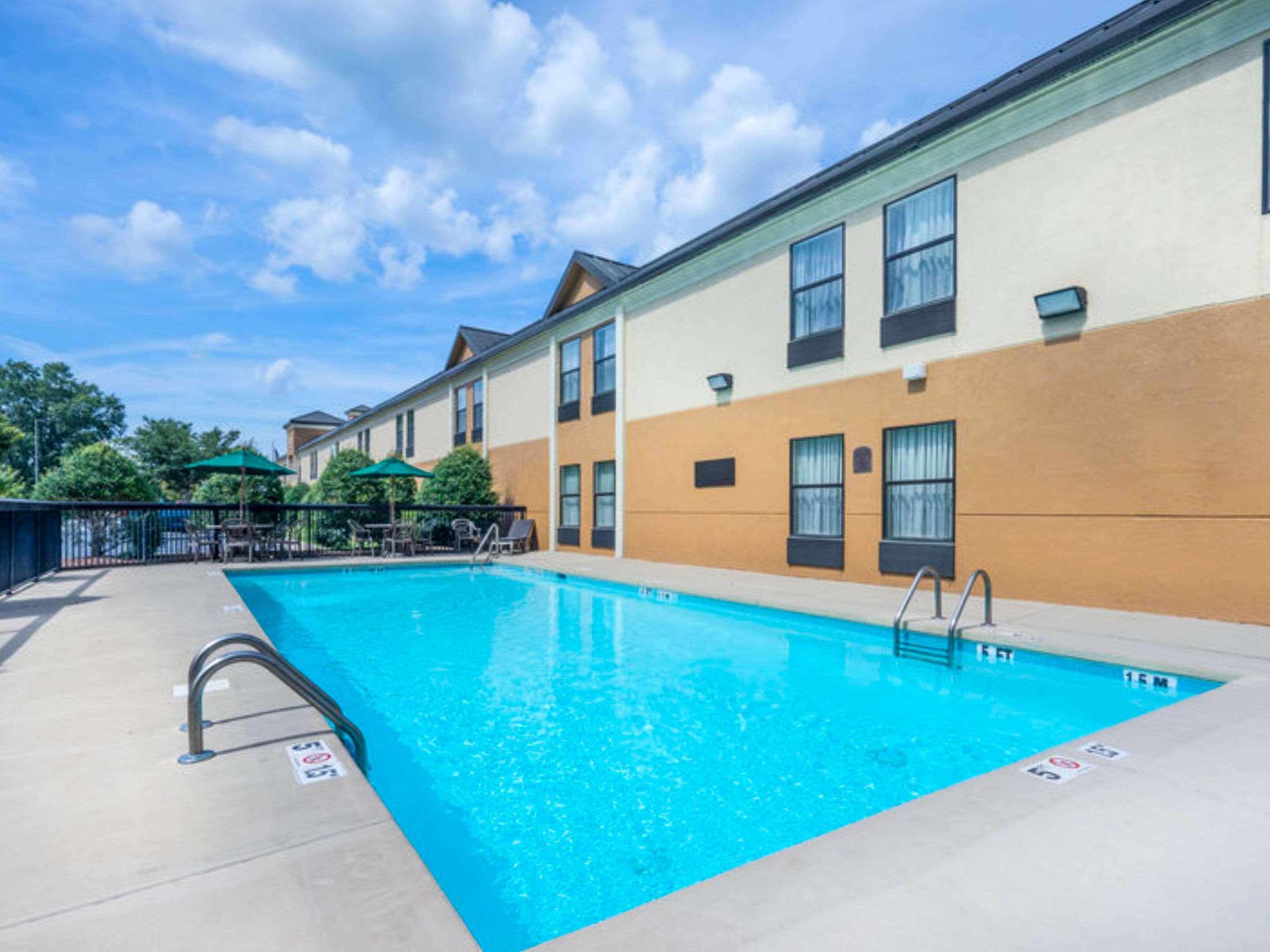 Clarion Pointe New Bern Hotel Екстериор снимка