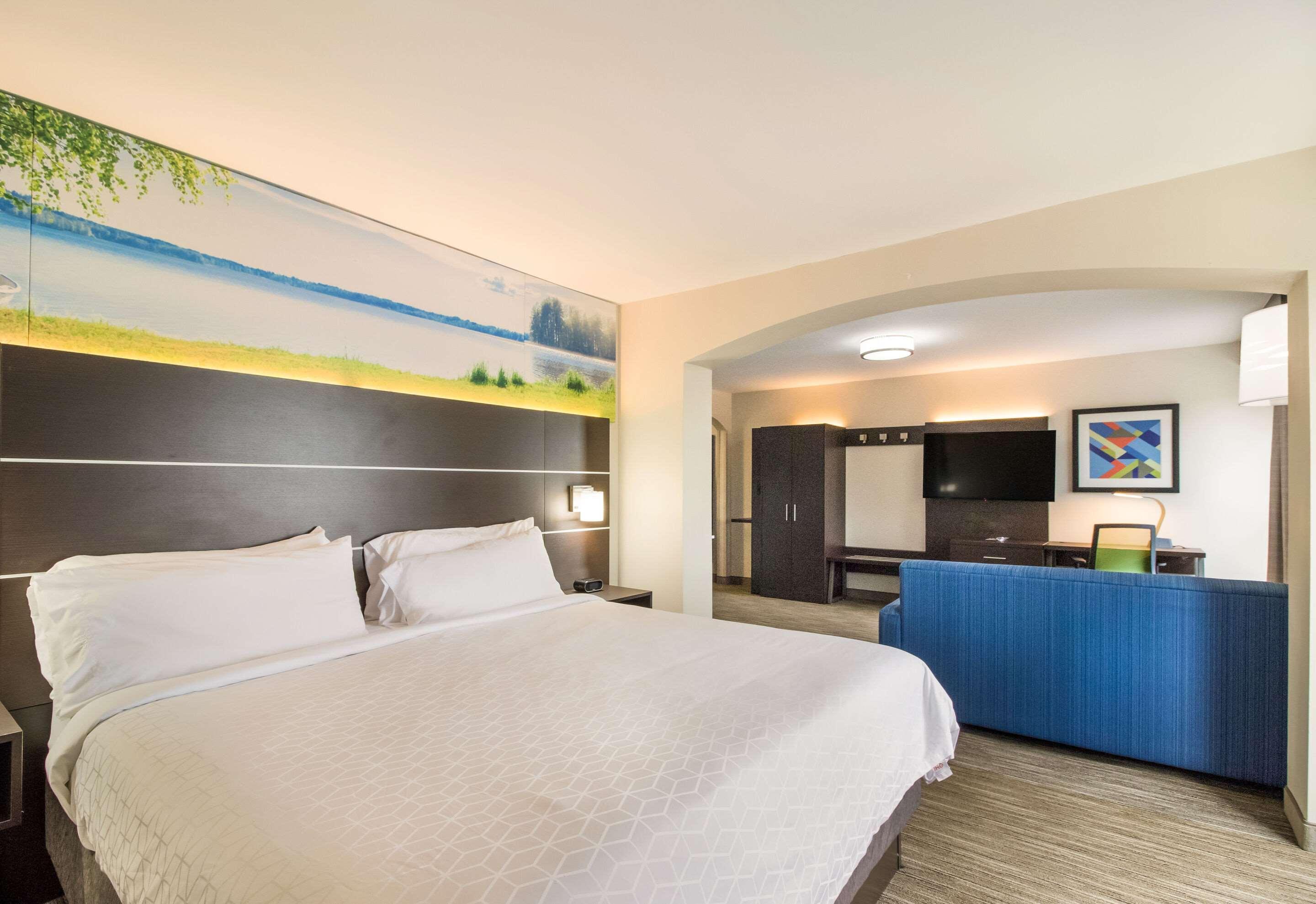 Clarion Pointe New Bern Hotel Екстериор снимка
