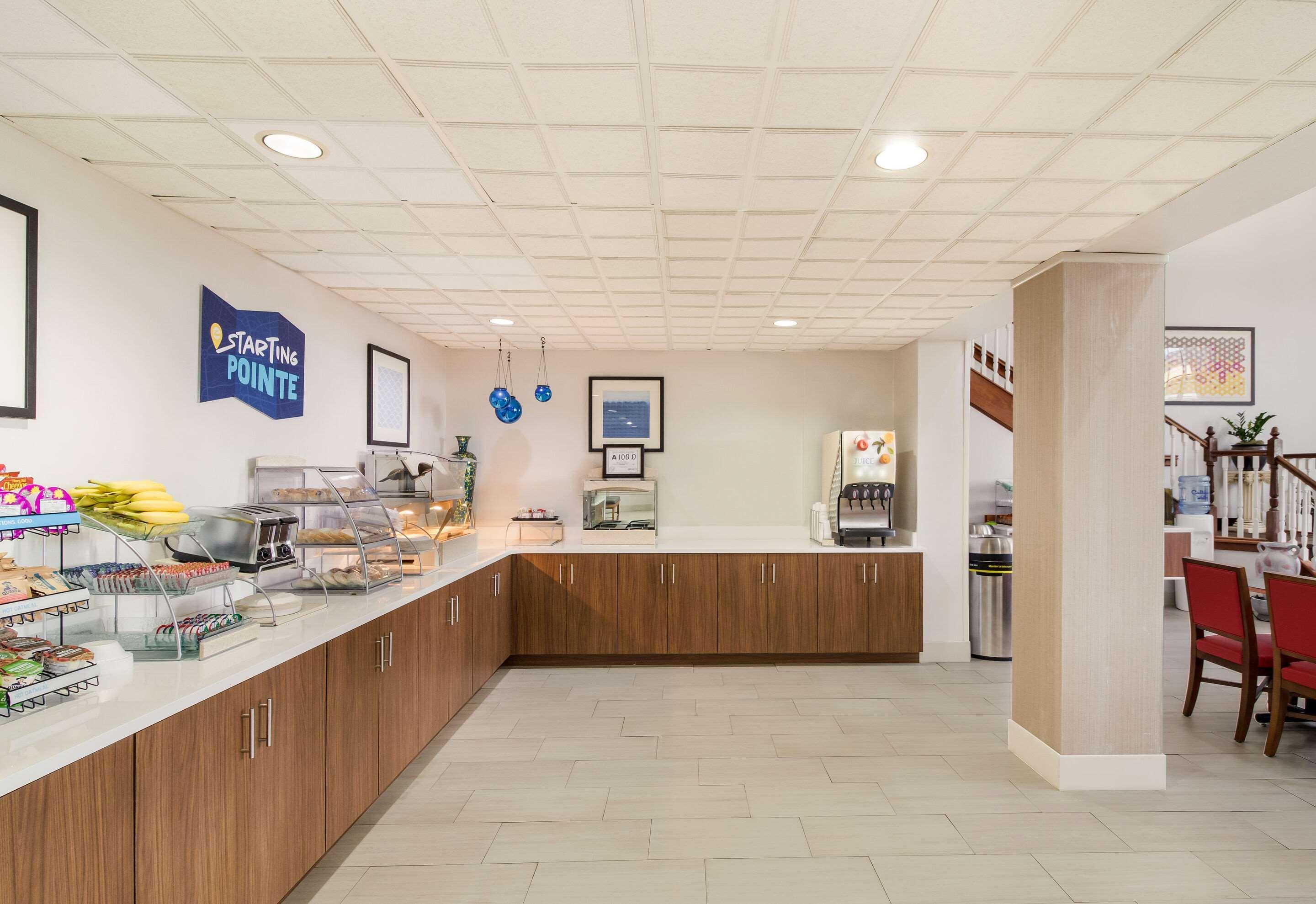 Clarion Pointe New Bern Hotel Екстериор снимка