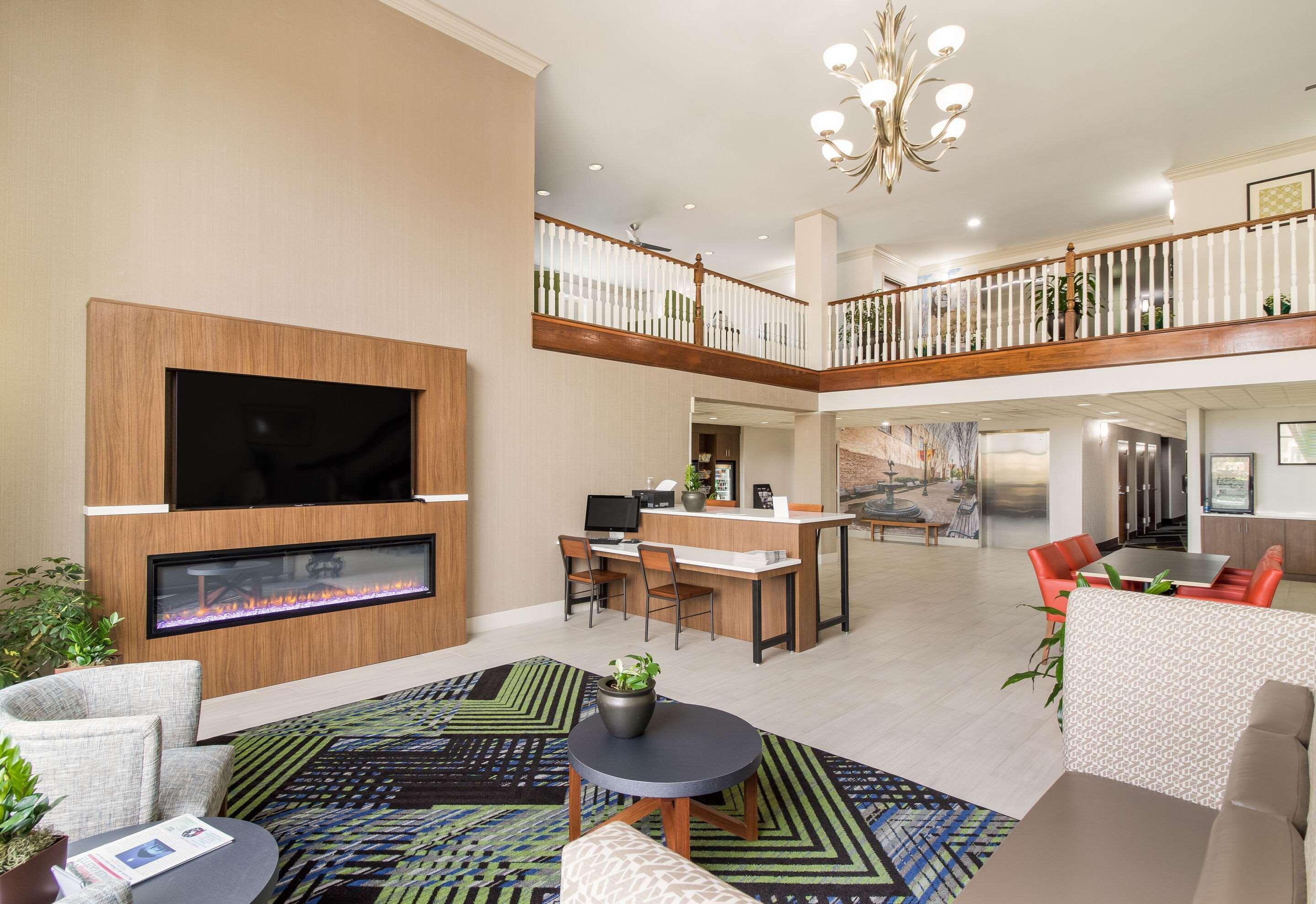 Clarion Pointe New Bern Hotel Екстериор снимка