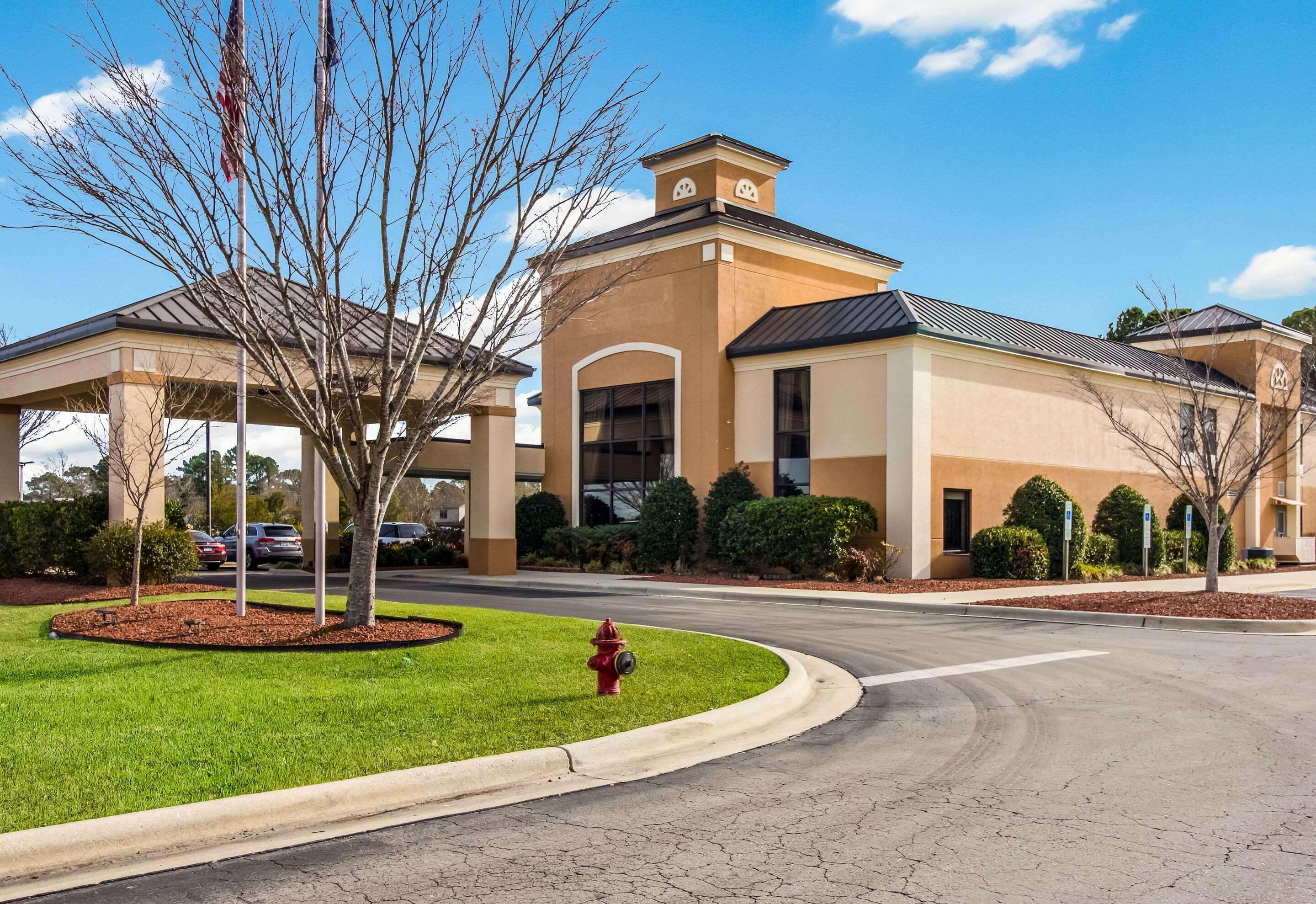Clarion Pointe New Bern Hotel Екстериор снимка
