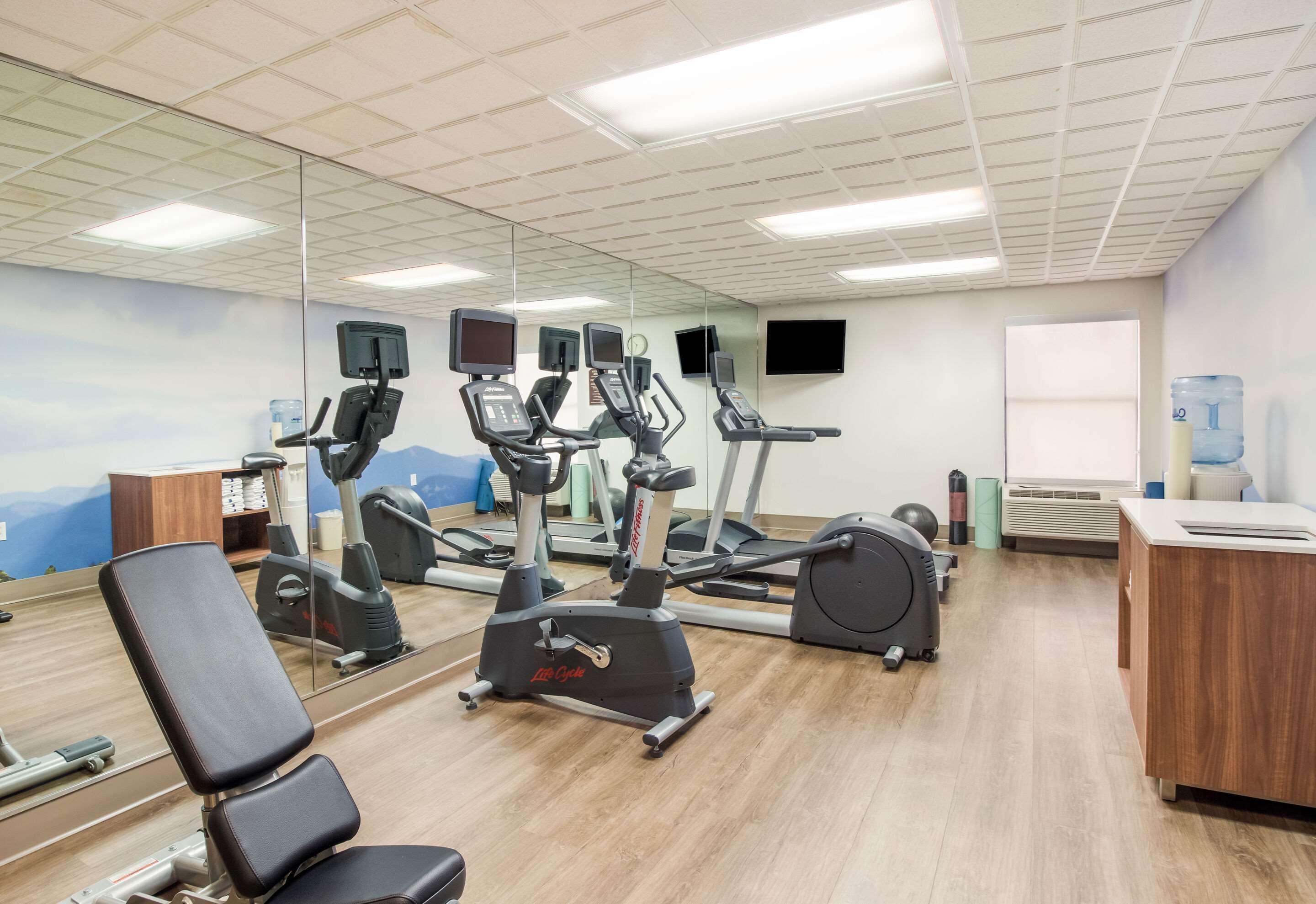 Clarion Pointe New Bern Hotel Екстериор снимка