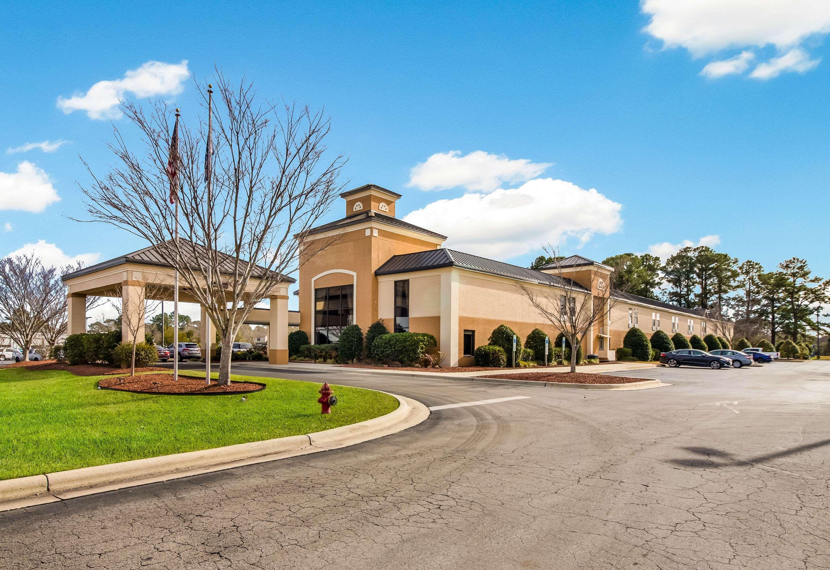 Clarion Pointe New Bern Hotel Екстериор снимка