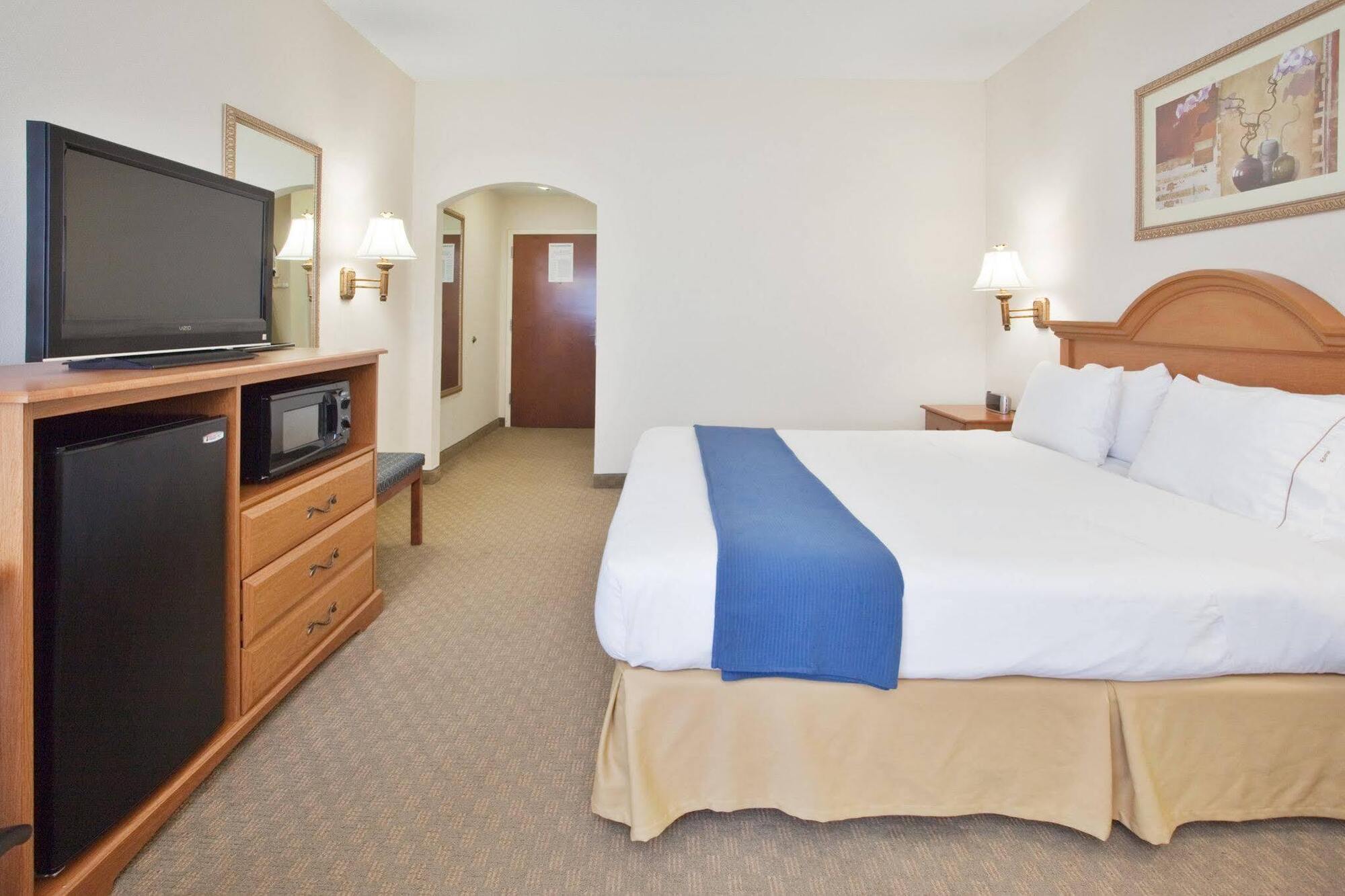 Clarion Pointe New Bern Hotel Екстериор снимка
