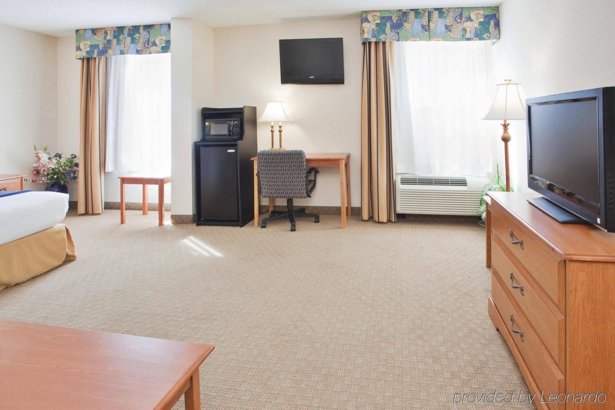 Clarion Pointe New Bern Hotel Екстериор снимка